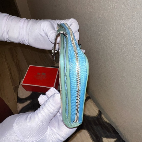 HARD TO FIND COACH SIGNATURE MULTI COLOR ZIP AROUND WALLET - Picture 7 of 9